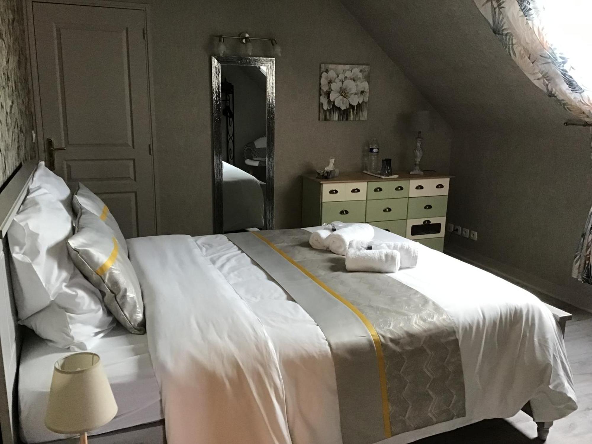 Des Roux Et Des Pious Suite De 35 A 60 M2 Et 3 Chambres Pour Groupe De 2 A 6 Personnes Civray-de-Touraine Zewnętrze zdjęcie