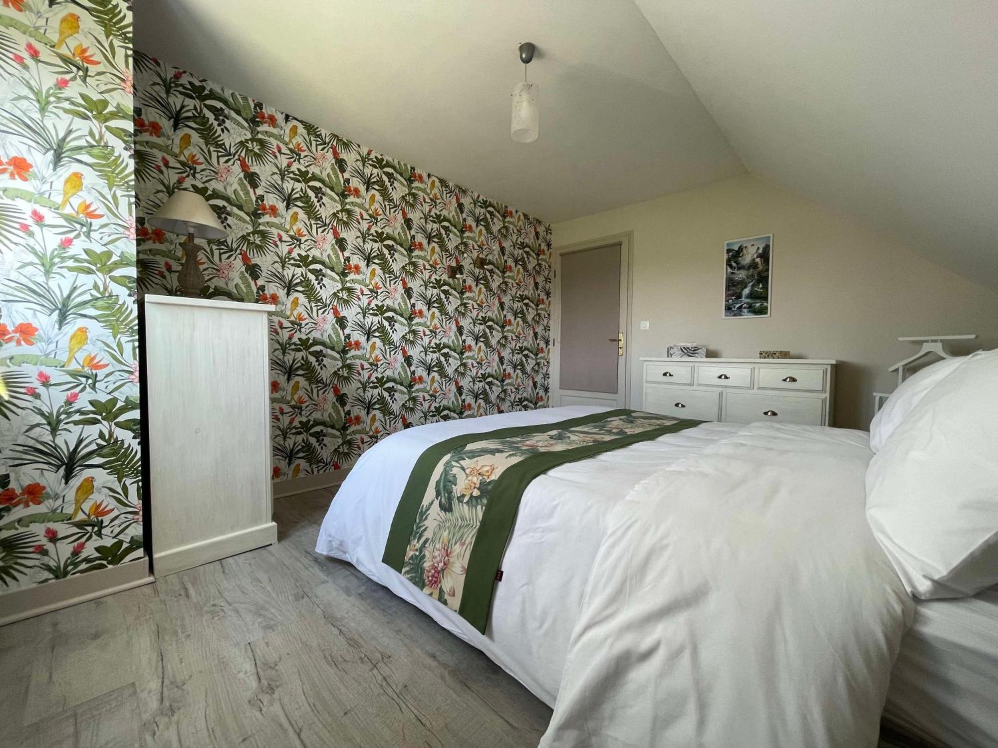 Des Roux Et Des Pious Suite De 35 A 60 M2 Et 3 Chambres Pour Groupe De 2 A 6 Personnes Civray-de-Touraine Zewnętrze zdjęcie