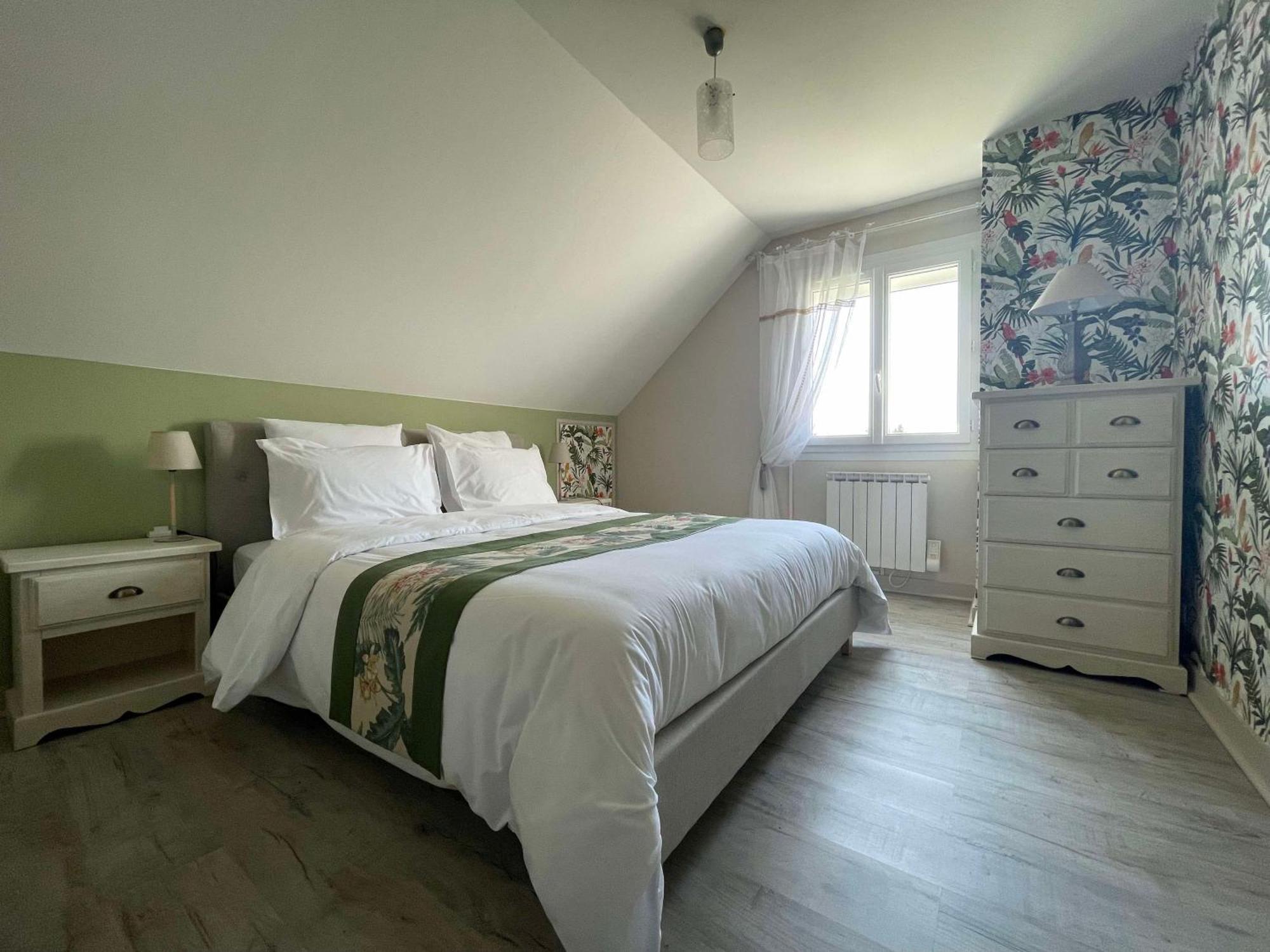 Des Roux Et Des Pious Suite De 35 A 60 M2 Et 3 Chambres Pour Groupe De 2 A 6 Personnes Civray-de-Touraine Zewnętrze zdjęcie